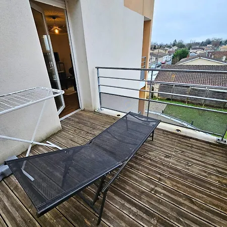 Cosy Equipe Avec Terrasse, Wifi Apartment Pont-de-la-Maye