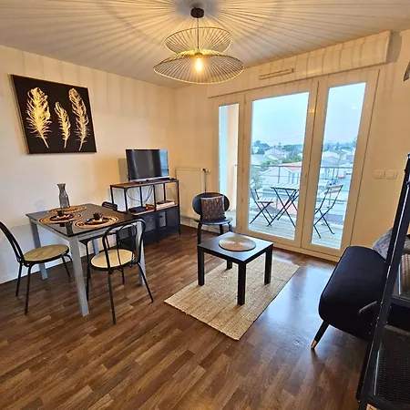 Cosy Equipe Avec Terrasse, Wifi Apartment Pont-de-la-Maye