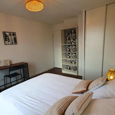 Cosy Equipe Avec Terrasse, Wifi Apartment Pont-de-la-Maye