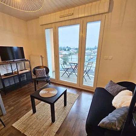 Apartment Cosy Equipe Avec Terrasse, Wifi Pont-de-la-Maye